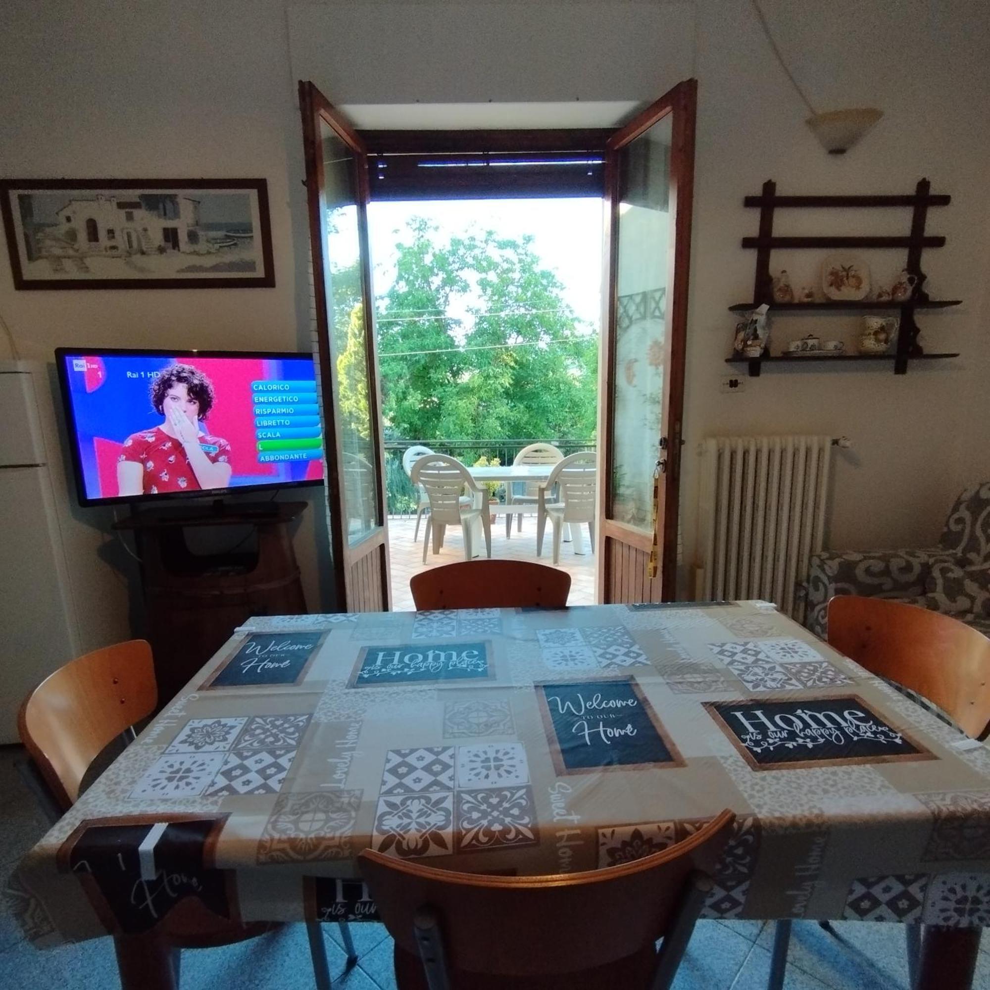 דירות פופי Casa Ugo מראה חיצוני תמונה